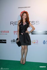 高清组图：蒙嘉慧怒对偷拍者 直言艺人很可怜 