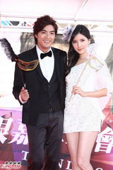 组图：贺军翔情动小周慧敏 赞郑元畅服役照帅气