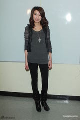 组图：新婚洪天明开心复工 郑欣宜吴若希优雅亮相