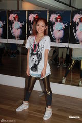 组图：薛凯琪为个唱卖力排舞挑战难度