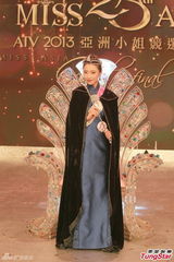 组图：房星彤爆冷摘亚姐后冠 奖杯是生日礼物