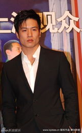 幻灯图：汤唯上海出席见面会 扮清纯笑容可掬