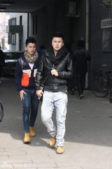 组图：北影放榜日最美工作人员与考生竞艳