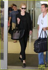 组图：妮可-基德曼返美 透明黑丝内衣bra隐现