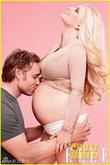 组图：杰西卡-辛普森挺大肚登封面秀孕味