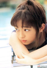 组图：滨崎步少女泳装照曝光 婴儿肥容貌变化大