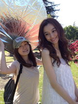 组图：范范美国拍MV展文艺范 黑人掌镜温馨