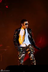组图：Rain北京个唱劲歌热舞 湿身性感大秀中文