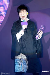 组图：金贤重香港获大奖 阿SA无缘和男友过圣诞