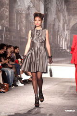 组图：林志玲透视装现身妩媚性感 看众名模走秀