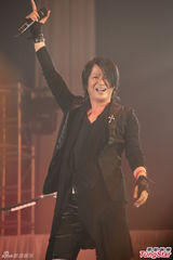 组图：日本摇滚乐团GLAY开唱 为观众奉献经典