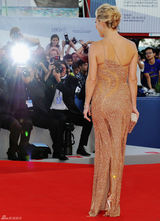 组图：凯特-哈德森性感亮相威尼斯电影节