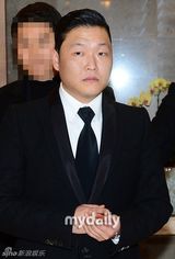组图：韩国歌手林尹泽去世 鸟叔PSY回国吊唁