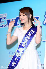 幻灯图：江语晨白连衣裙显清纯 称已鼓励周杰伦