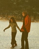 组图：翁美玲生前英国旧照曝光 与荷兰男友恩爱