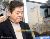 组图：韩电影导演沈衡来拖欠工资出庭面色凝重