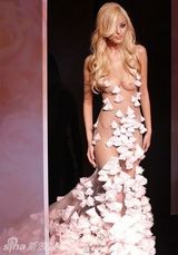 组图：法国足球宝贝“雏妓”扎希亚-德哈尔