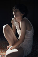 组图：李媛携手夏永康打造另类迷幻写真