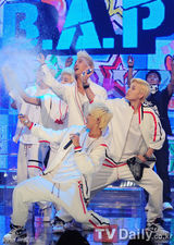 组图：泫雅MissA金钟国等出演《M Countdown》