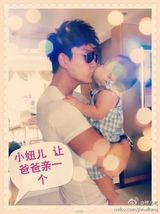 组图：儿童节盘点微博群星孩子萌照 温馨寄语