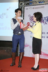 组图：汪东城帅气亮相 衣着新潮长靴抢镜