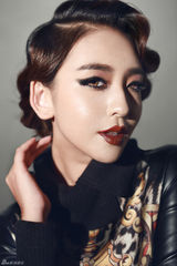 组图：车模曹阳浓情旧上海风韵写真