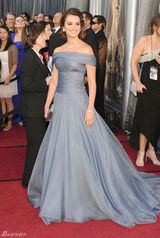 高清组图：奥斯卡红毯潘妮洛普-克鲁兹蓝色礼服