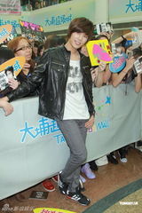 组图：朴政珉举办香港签名会 遭粉丝写错名字