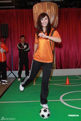 组图：高海宁庄思明出席活动现场大秀运动风