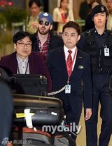 组图：“美队”克里斯抵韩拍《复联2》粉丝接机