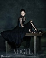 幻灯图集：章子怡登韩国版《Vogue》 嘴唇乌黑