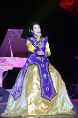 组图：阿筎那音乐会首场落幕 祖孙三代同出场