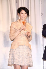 组图：袁咏仪优雅亮相仪态大方 显辣妈时尚魅力