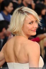 高清组图：奥斯卡红毯卡梅隆-迪亚兹裸色长裙飘逸