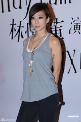 组图：林忆莲红馆个唱落幕 感谢歌迷一路陪伴