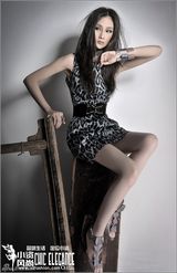 幻灯组图：“龙女郎”林鹏新造型 演绎狂野魅惑