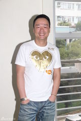 组图：王喜希望再拍港剧 称非自愿离开无线