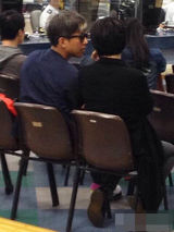 组图：邓超孙俪疑为女儿办理出生手续照曝光