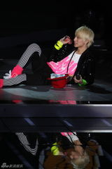 幻灯组图：快男突围赛尾场大玩复活 61强全部诞生