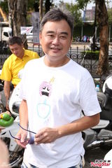 组图：陈升高雄急开唱 不敌黄色小鸭魔力大