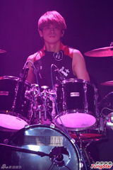 组图：MP魔幻力量香港开唱 赞当地女生有魅力