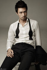 组图：江洋黑白蜕变 双色型男大玩酷感