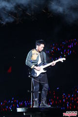 组图：五月天“末日”开唱 5万人朝圣支持