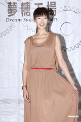 组图：《梦糖工场》开机 邱泽挑战多种乐器