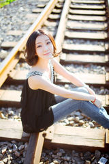 组图：吴楚郊外写真迷蒙眼神诠释女人味