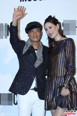 组图：章子怡卷发造型亮相活动