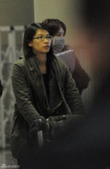 组图：林志玲蒙面回京会友 大秀美腿卖风情