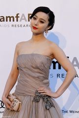 高清图：范冰冰出席慈善晚宴 穿纱裙飘逸动人