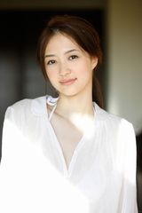 组图：逢泽丽奈夏日写真比基尼秀身材