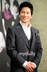 组图：韩星池成宣传新剧 车艺莲与廉晶雅成焦点